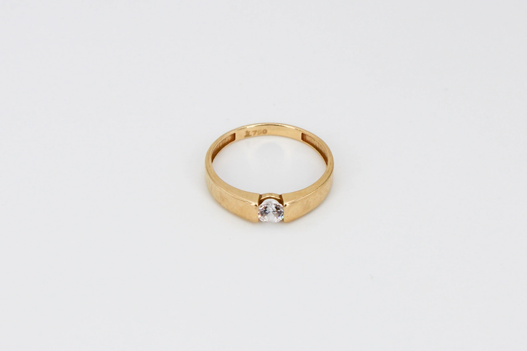 Solitario de oro de 18k