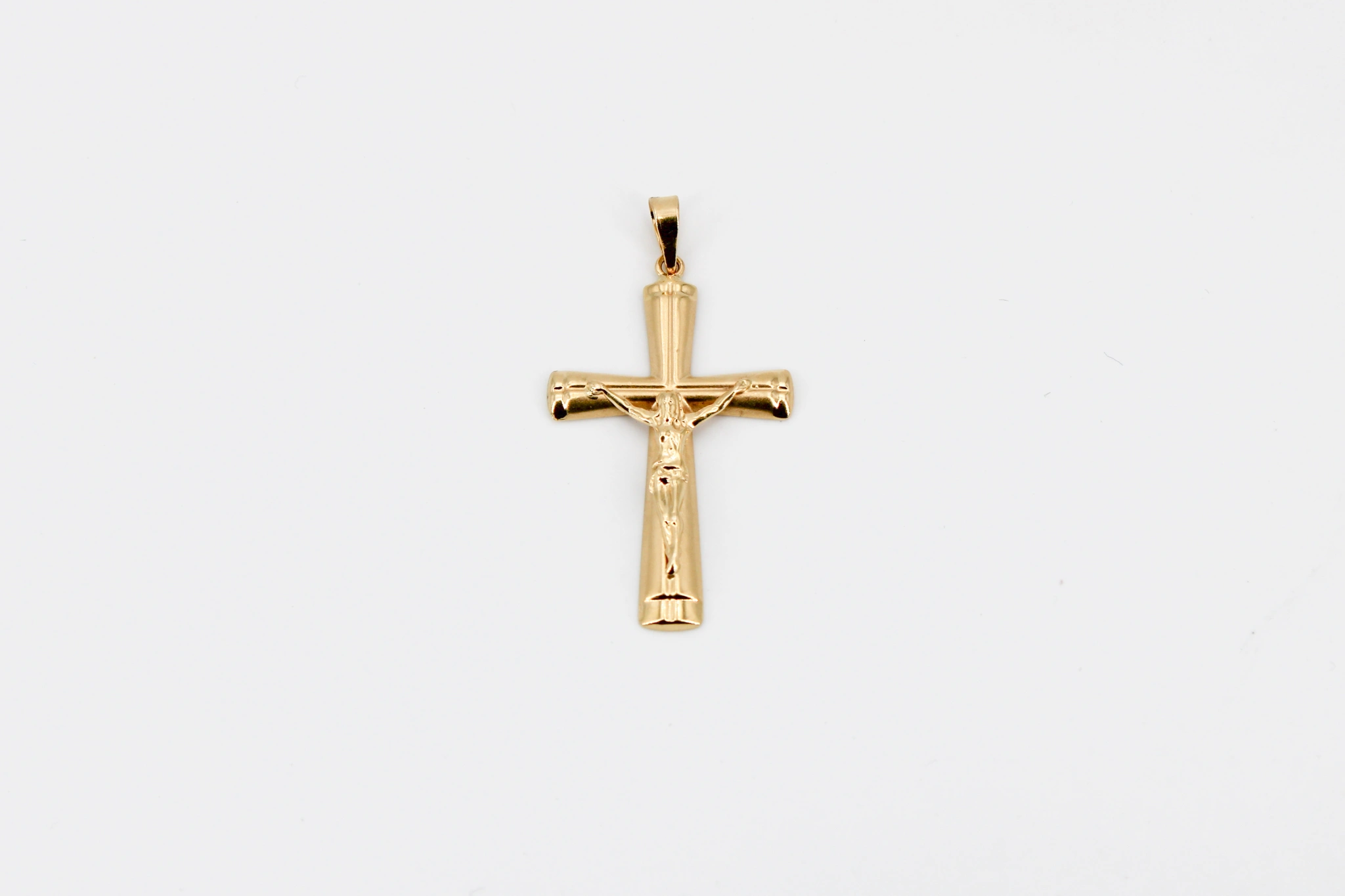 Cruz de oro de 18k clásica lisa y con Cristo — foto 3