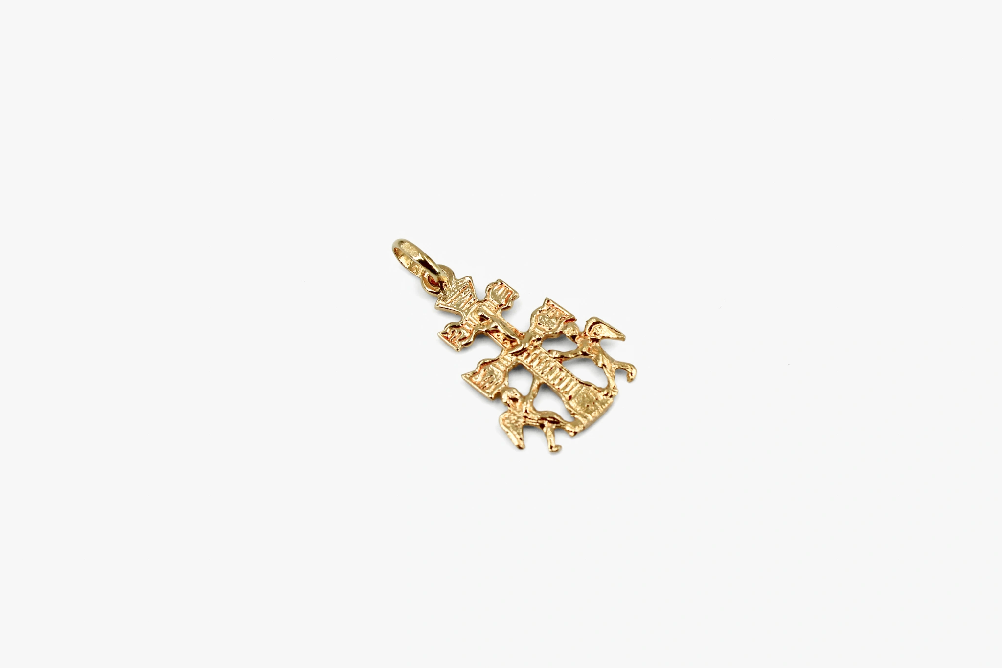 Cruz de oro de 18k con ángeles