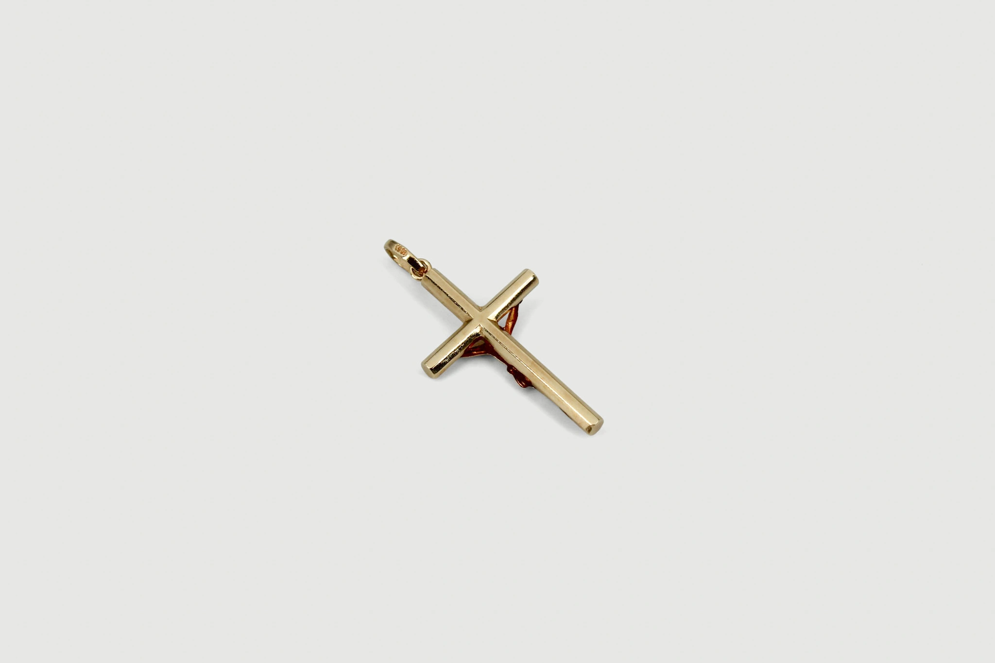 Cruz de oro de 18k con Cristo crucificado — vista alternativa