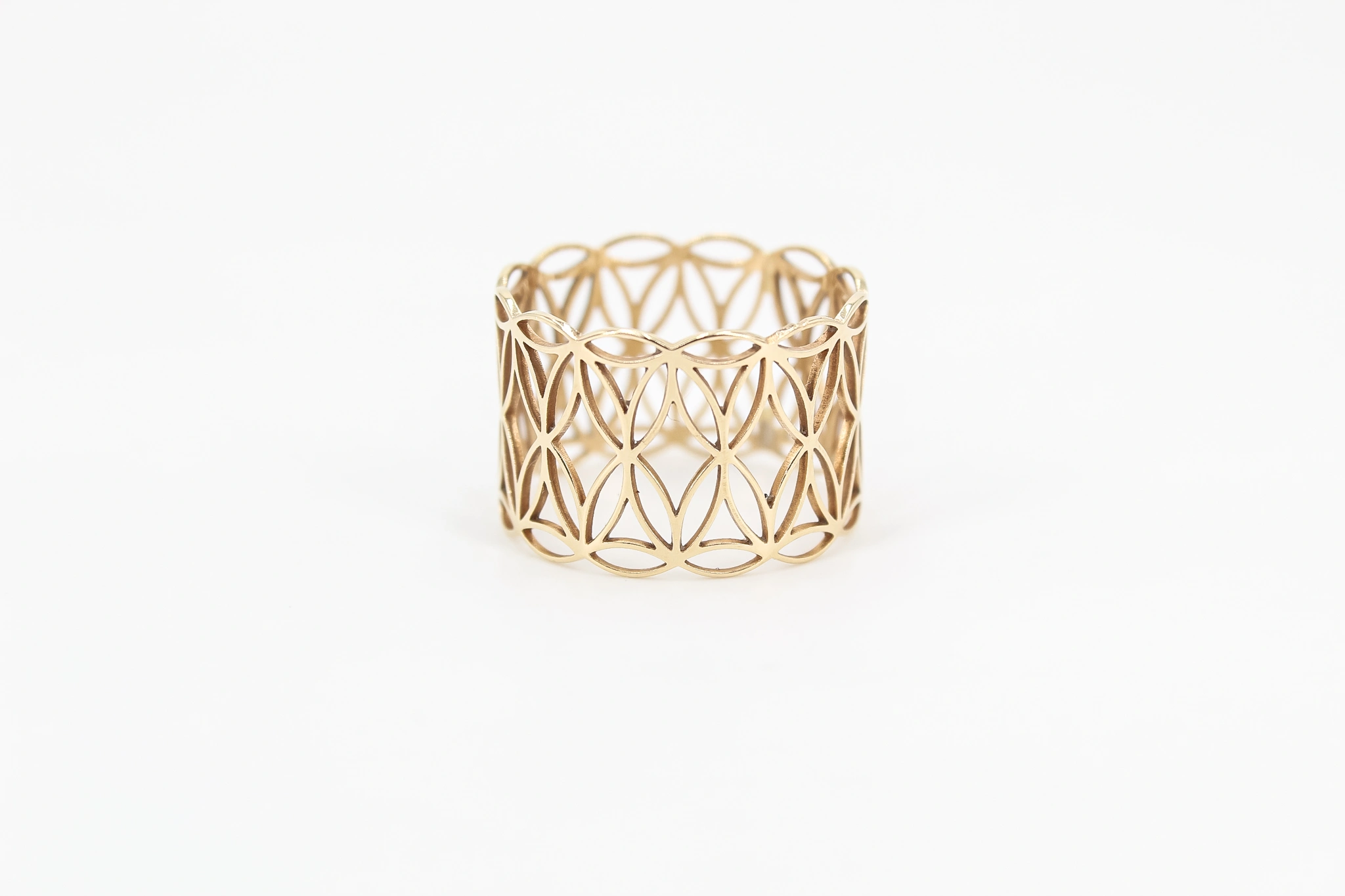Anillo calado de oro 18K