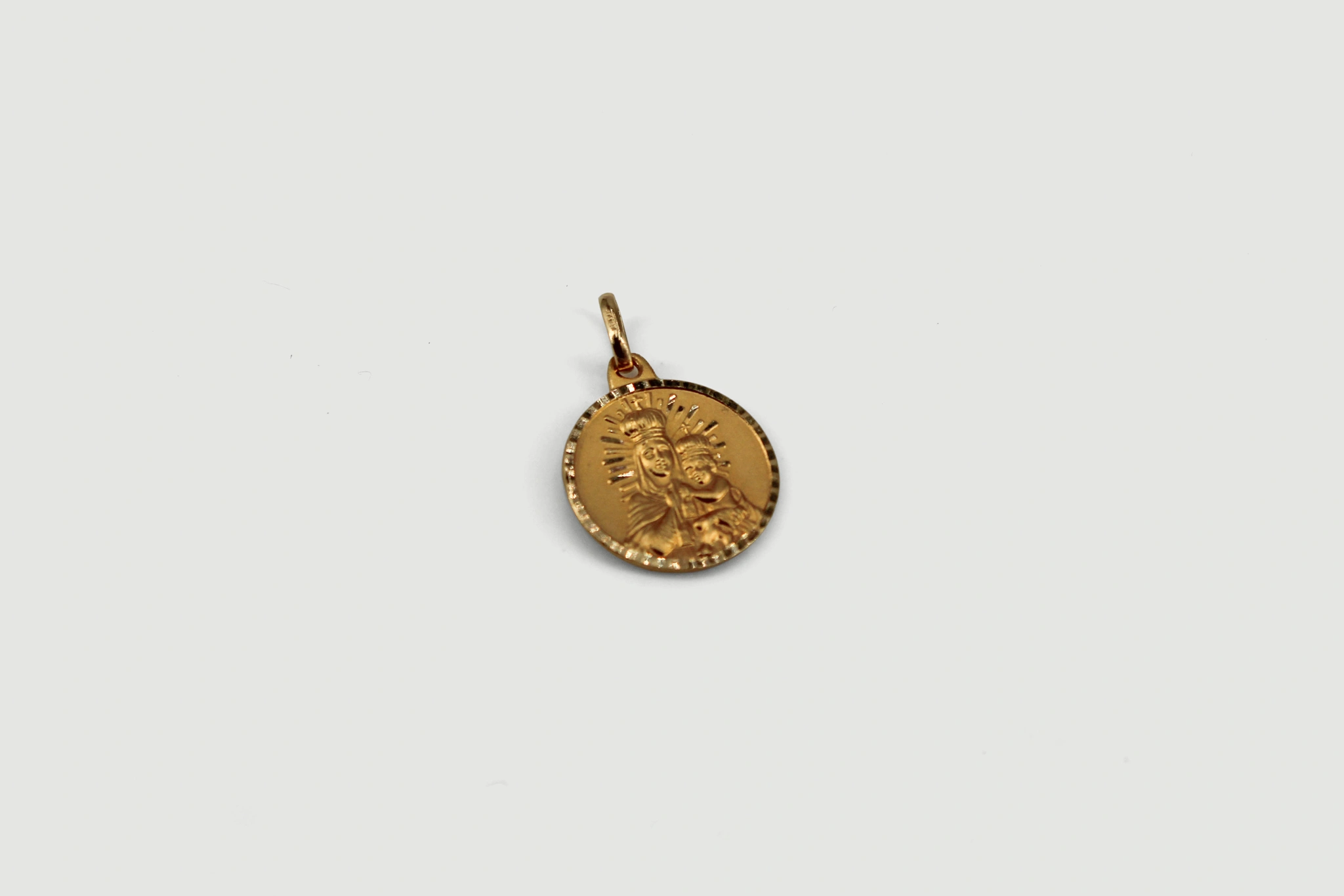 Medalla de oro de 18k con Virgen María — vista alternativa