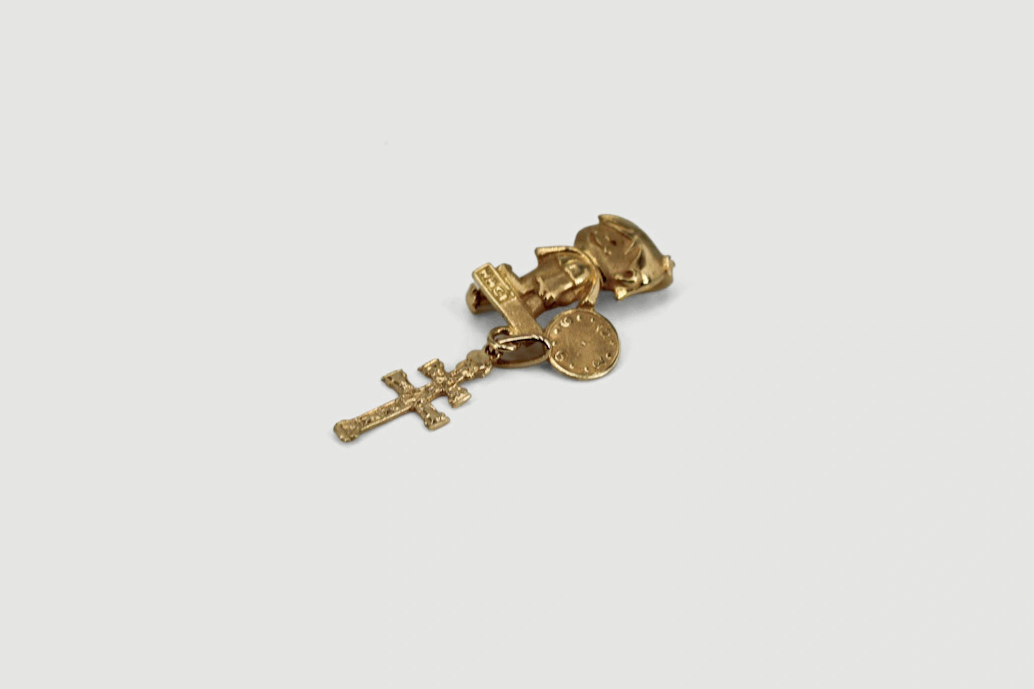 Broche de oro de 18k con figura infantil y cruz — foto 3