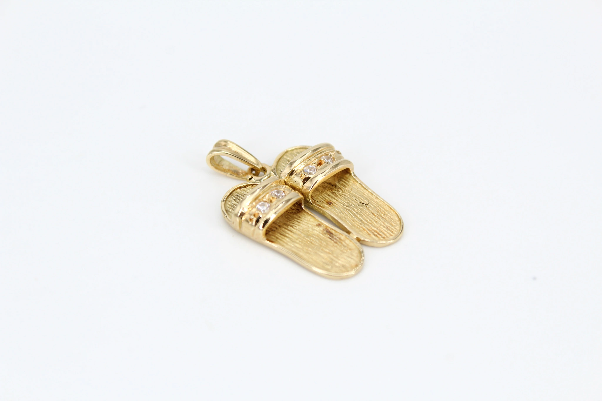 Colgante de oro con circonitas 18K — vista alternativa