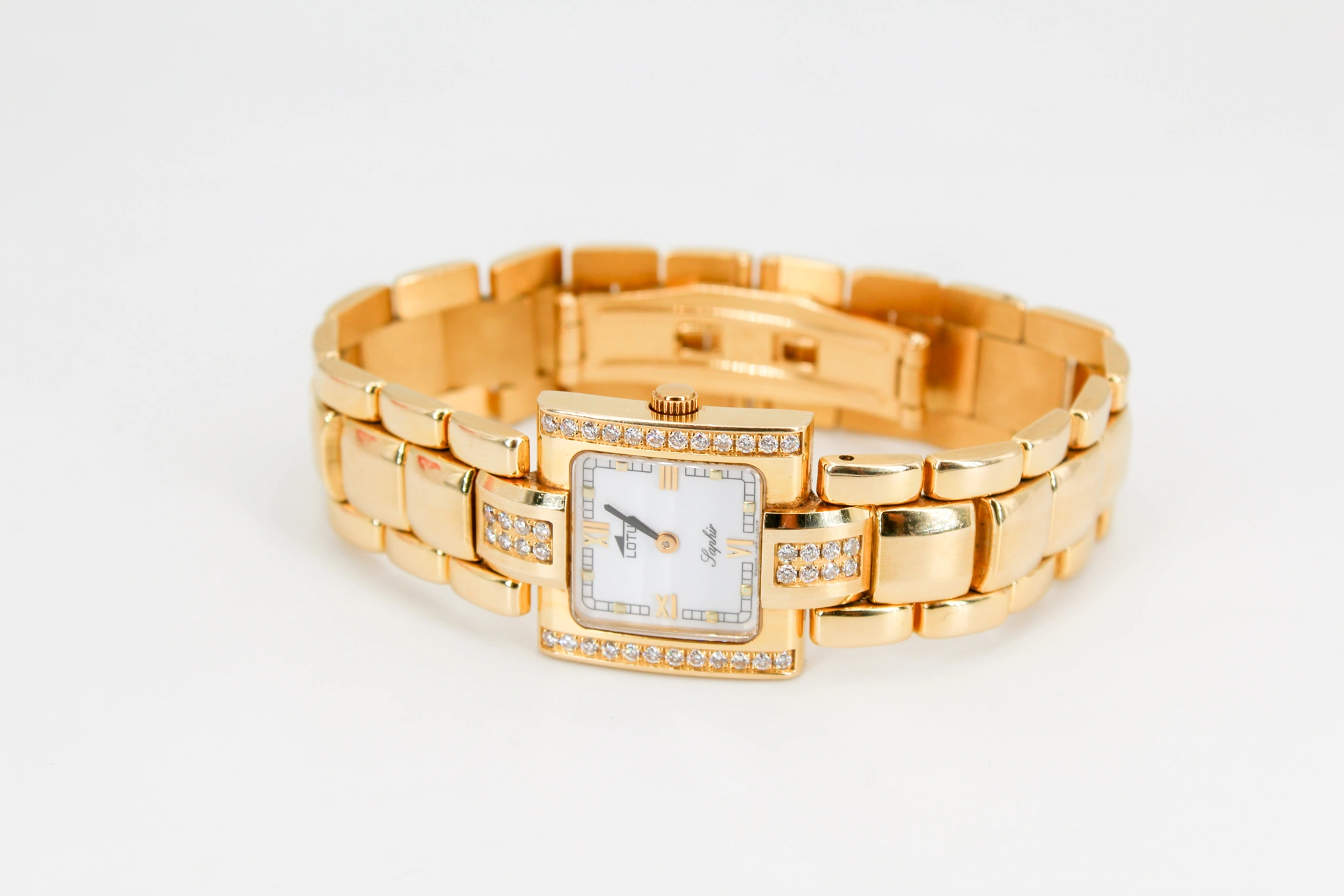 Reloj manual de oro de 18k con diamantes