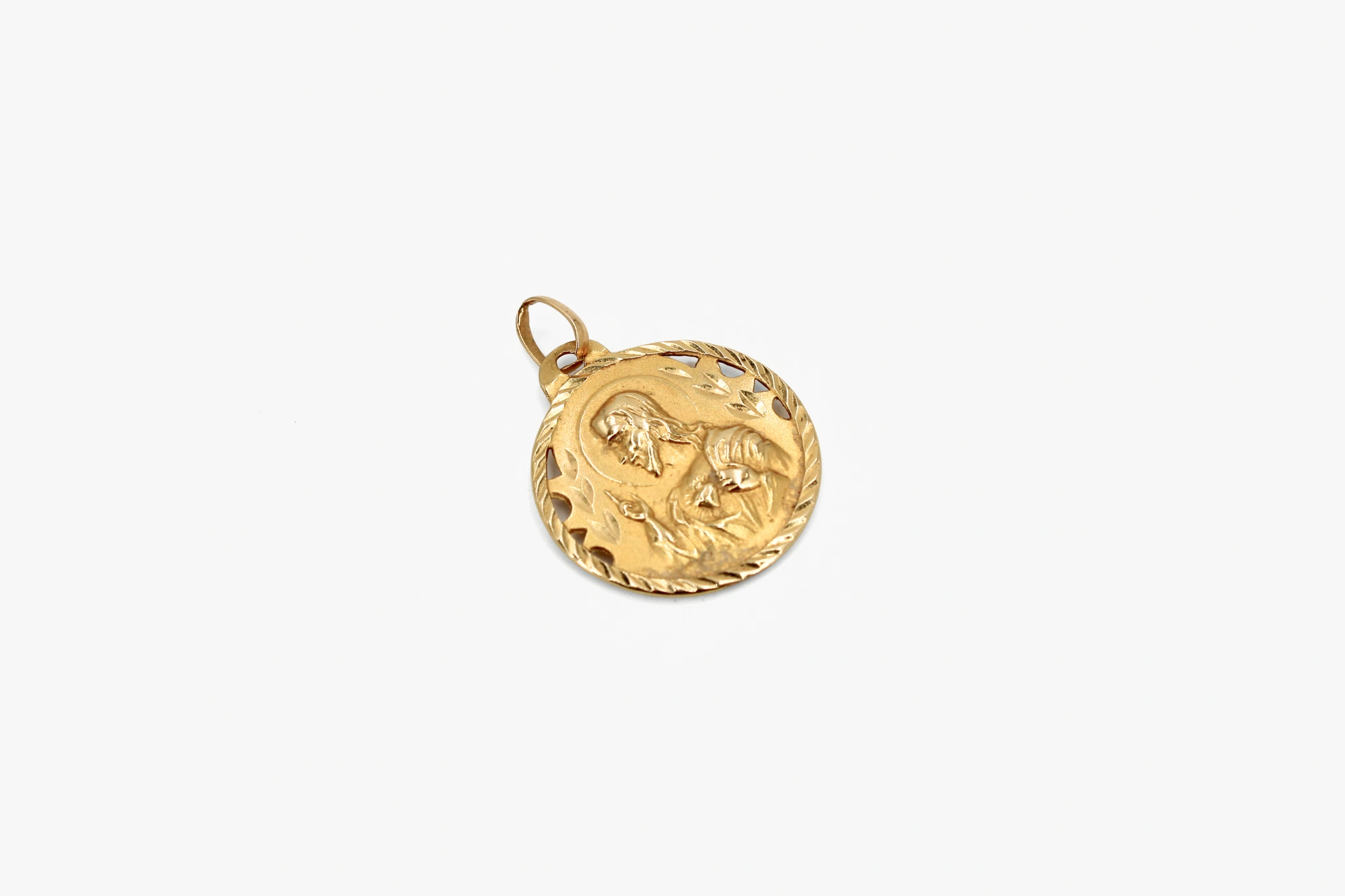 Medalla religiosa de oro de 18k con la Virgen y el Niño