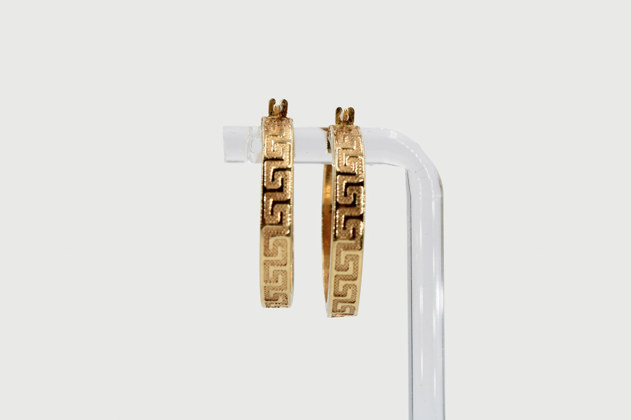 Aros de oro de 18k con diseño grabado geométrico — foto 3