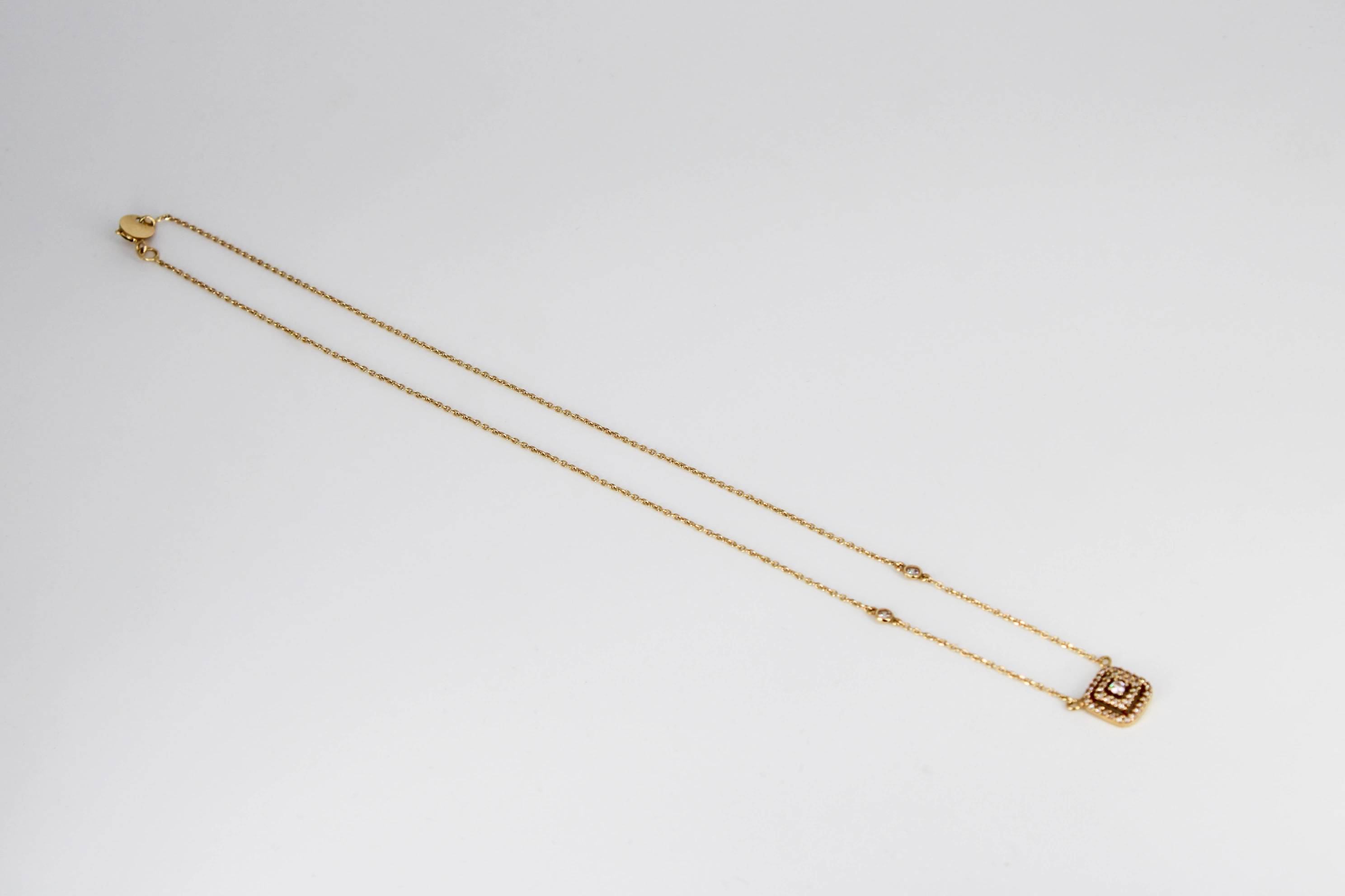 Collar de oro de 18k con colgante cuadrado de piedras de color — foto 3
