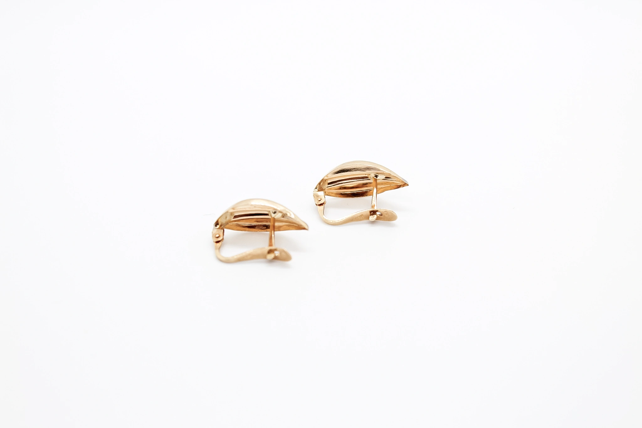 Pendientes forma almendrada de oro combinado 18K — vista alternativa