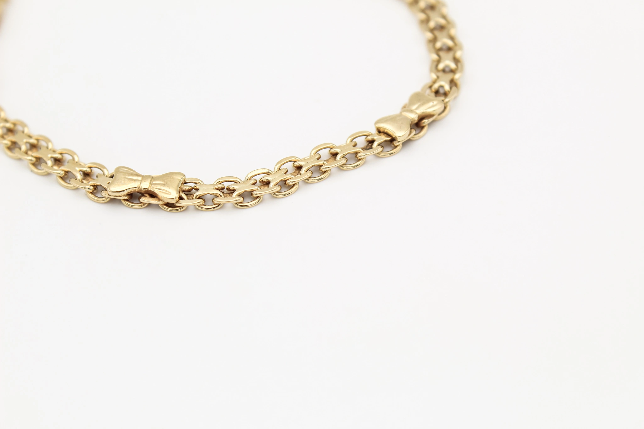 Pulsera de oro 18K con lazos — vista alternativa