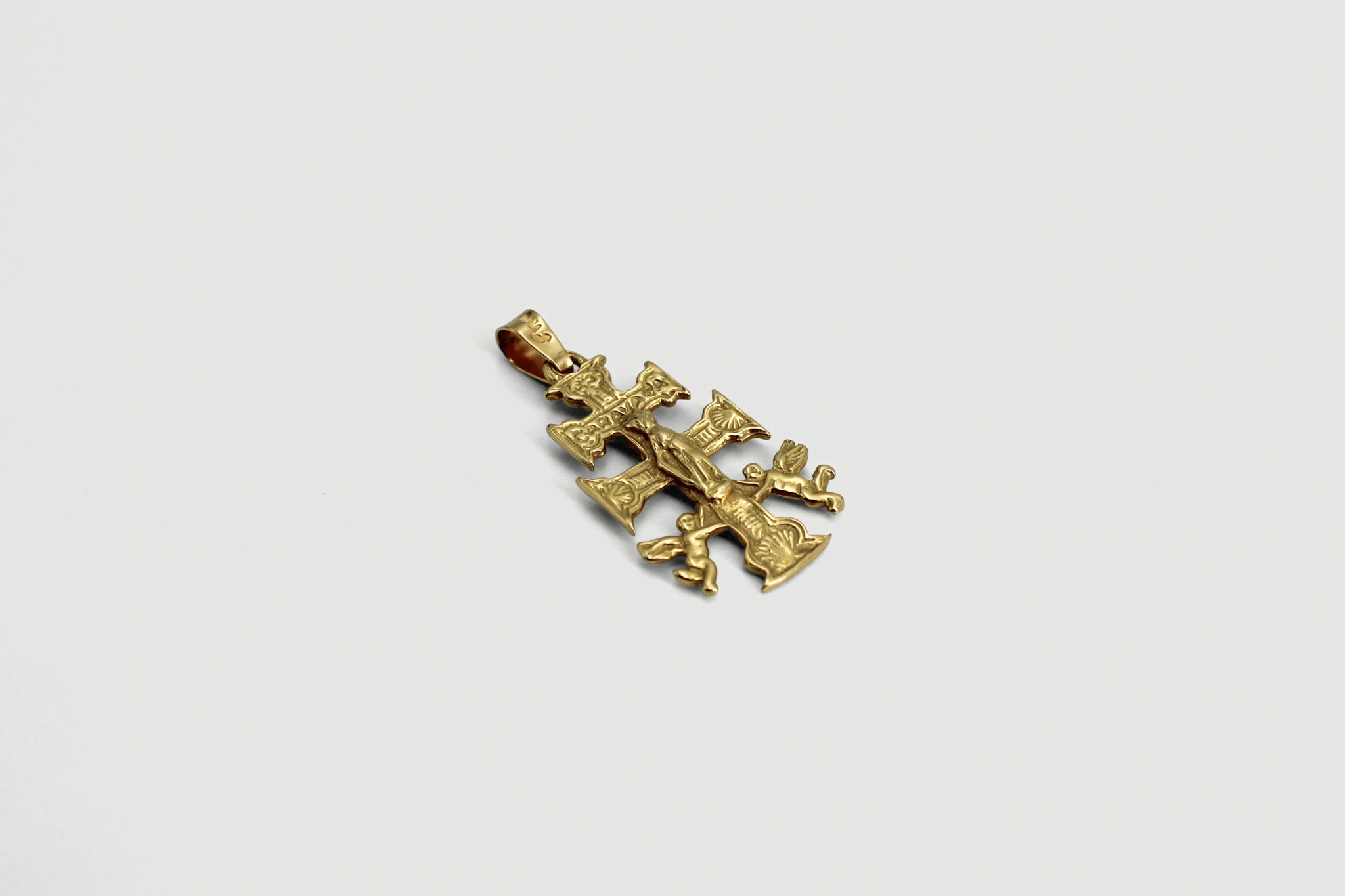 Cruz de oro de 18k con Cristo y ángeles — vista alternativa